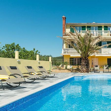 Crowonder Sun&Fun Holiday House With Large Swimming Pool, Playroom And Garden Бибинє Екстер'єр фото