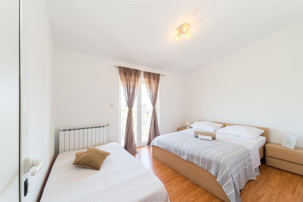 Crowonder Sun&Fun Holiday House With Large Swimming Pool, Playroom And Garden Бибинє Екстер'єр фото