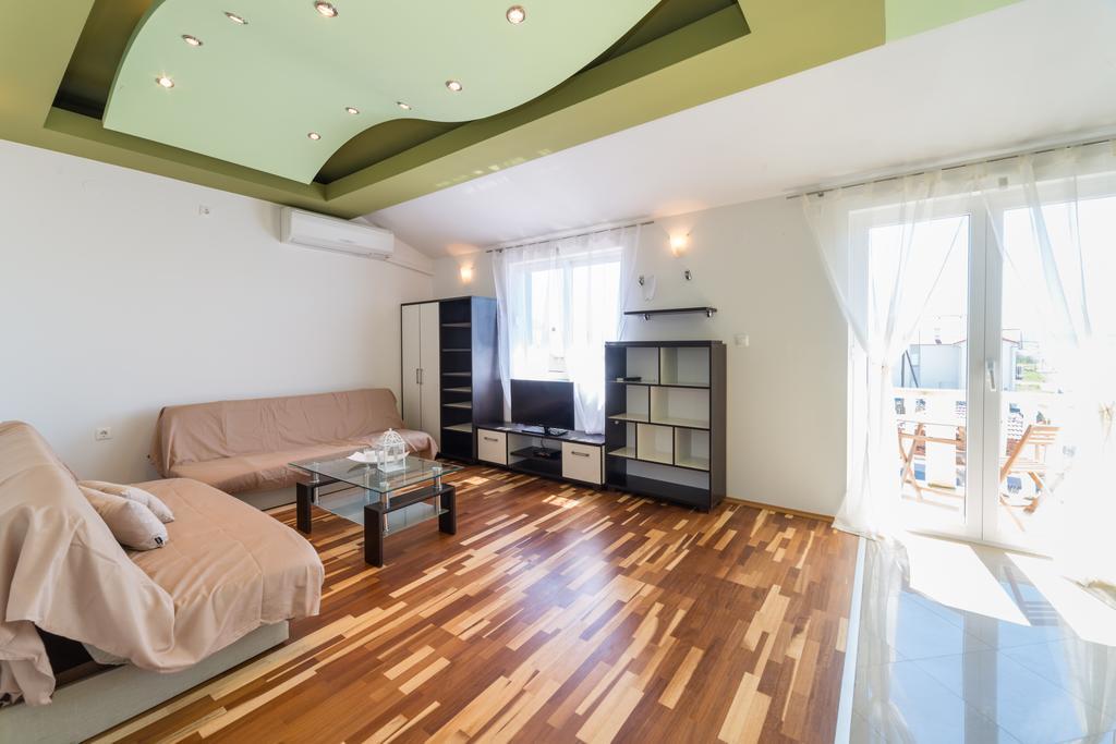 Crowonder Sun&Fun Holiday House With Large Swimming Pool, Playroom And Garden Бибинє Екстер'єр фото