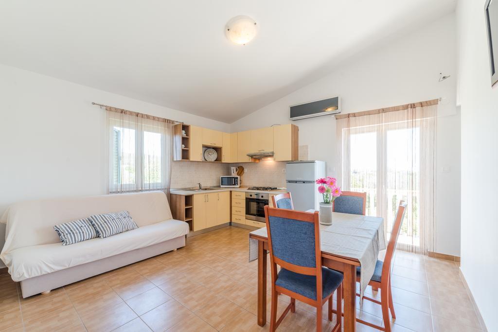 Crowonder Sun&Fun Holiday House With Large Swimming Pool, Playroom And Garden Бибинє Екстер'єр фото