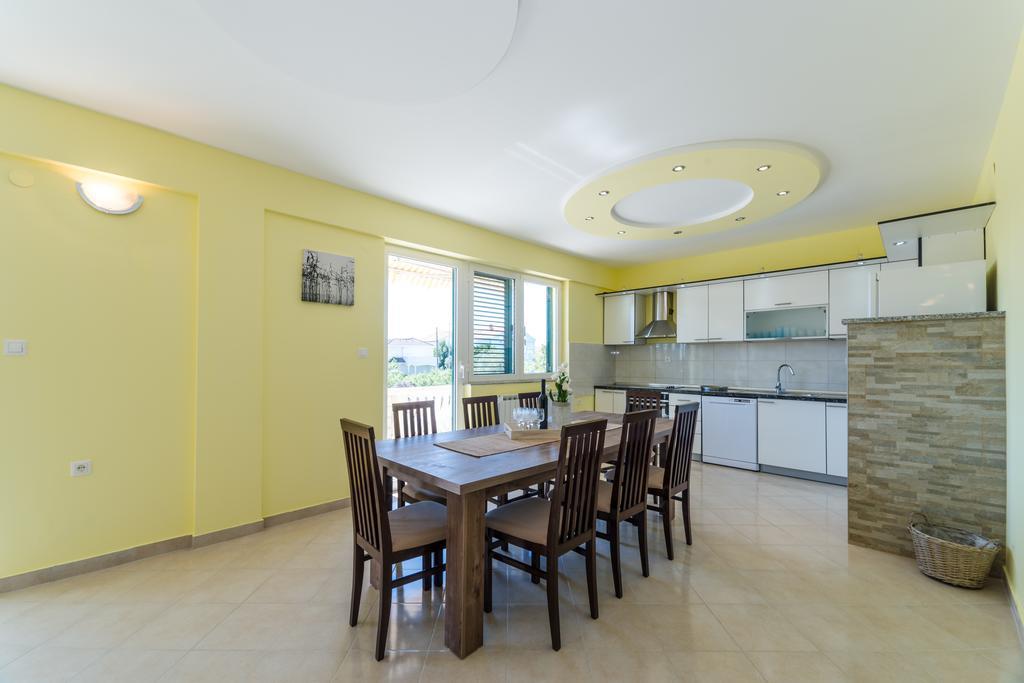 Crowonder Sun&Fun Holiday House With Large Swimming Pool, Playroom And Garden Бибинє Екстер'єр фото