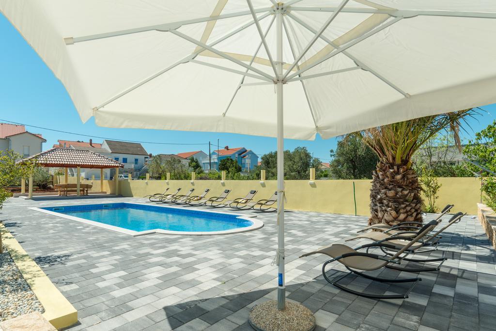 Crowonder Sun&Fun Holiday House With Large Swimming Pool, Playroom And Garden Бибинє Екстер'єр фото