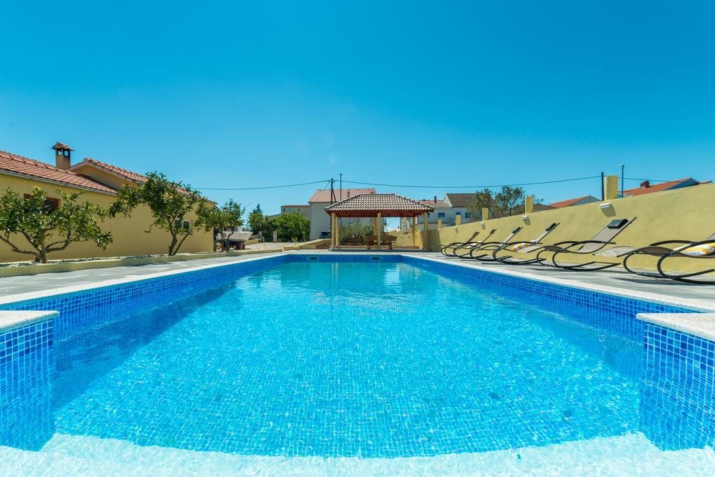 Crowonder Sun&Fun Holiday House With Large Swimming Pool, Playroom And Garden Бибинє Екстер'єр фото
