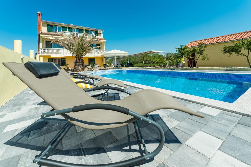 Crowonder Sun&Fun Holiday House With Large Swimming Pool, Playroom And Garden Бибинє Екстер'єр фото